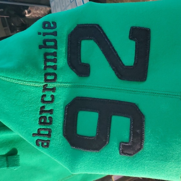 Boys Green Abercrombie shorts medium - Picture 2 of 4